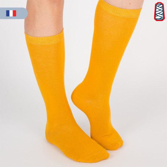 chaussettes jaune moutarde brodées