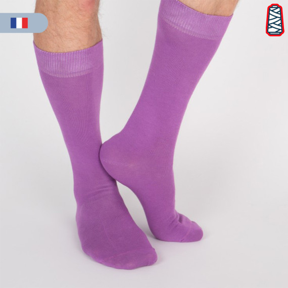 chaussettes violettes brodées